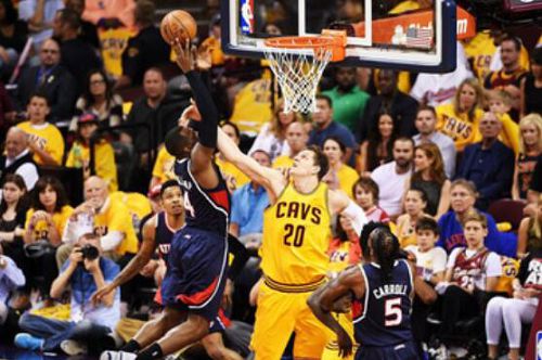 NBA常规赛胜利场次排名最新出炉，东西部豪强争霸激烈  