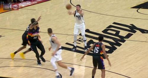  NBA官方发布5小时库里关键时刻集锦，致敬篮球传奇