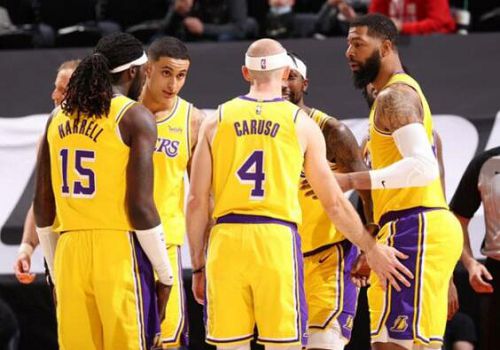  NBA战报：勇士客场险胜火箭，库里27分引领胜利