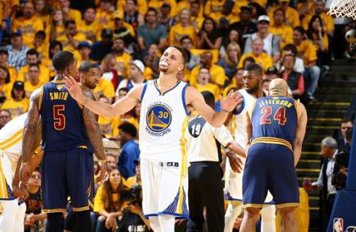  NBA战报：鹈鹕加时逆袭国王，麦科勒姆43分终结10连败
